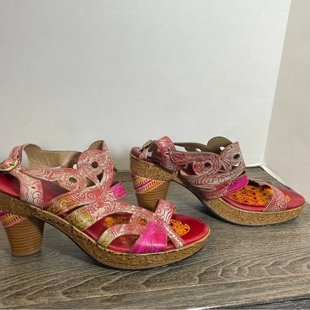 Women’s sandals Boho Chic Block heel.Colorful red. Size 10. Pre-owned.
